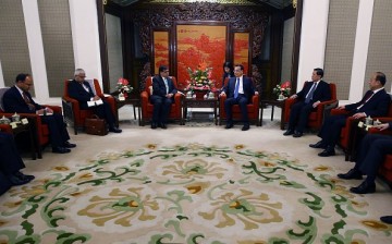 Nepal Premier's special envoy Krishna Bahadur Mahara meets with Chinese Premier Li Keqiang ahead of a meeting in Zhongnanhai Leadership Compound on Aug. 17, 2016 in Beijing.
