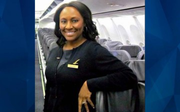 Flight attendant saves a young disheveled girl from human trafficking