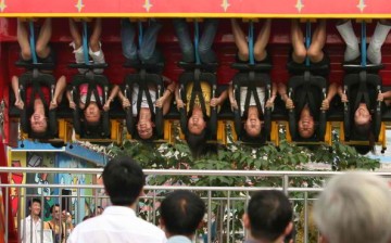 A 13-year-old girl died after she was thrown from a spinning ride in a Chongqing amusement park.