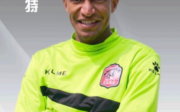 Vicente de Paula Neto, the first foreign footballer to have played more than 300 games in China, signed a contract extension with his current club, Xinjiang Tianshan Leopard.