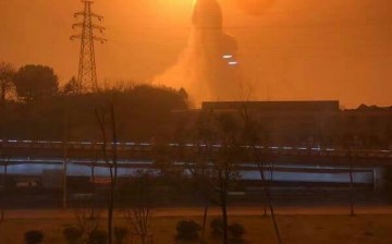 A huge explosion of a magnesium plant in Anhui caused a mushroom cloud of fire.