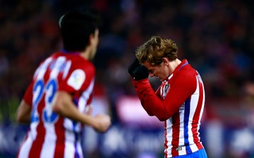 Atletico Madrid forward Antoine Griezmann reacts in disbelief as he fails to score against FC Barcelona in their match last Feb. 1.