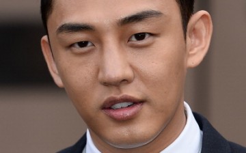 Yoo Ah In arrives at Burberry AW14 Menswear Show at Kensington Gardens on January 8, 2014 in London, England. 
