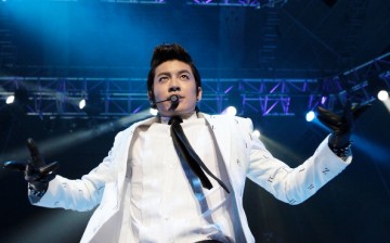 Se7en performs on stage at the 2011 Singapore Entertainment Awards at Singapore Indoor Stadium on April 2, 2011 in Singapore.