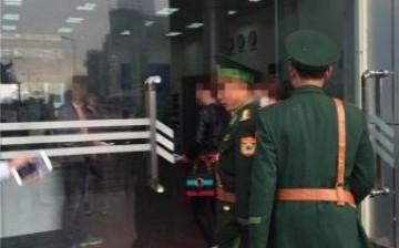 Chinese officials investigate the case of a tourist beaten in Vietnam.