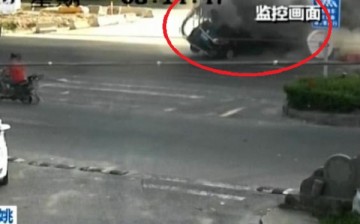 Cement tanker rolled over SUV in China
