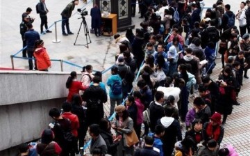 People wait in line for a reading pavilion at Knowledge Square in front of Shanghai Library on March 5, 2017.
