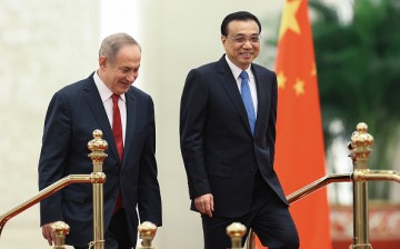 Chinese Premier Li Keqiang chats with Israel Prime Minister Benjamin Netanyahu during a welcoming ceremony inside the Great Hall of the People on March 20, 2017 in Beijing, China.