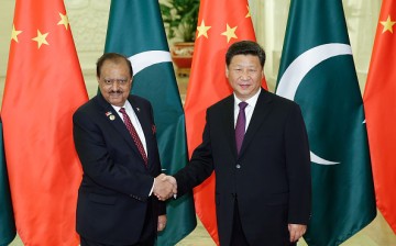 Pakistani President Mamnoon Hussain and Chinese President Xi Jinping agree to forge ahead with the CPEC.
