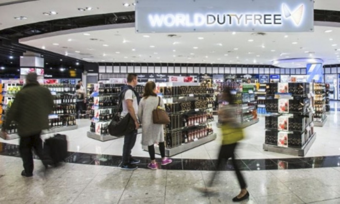 Heathrow airport apologised for a duty-free store’s practice of making Chinese tourists spend more than others to qualify for discount vouchers.