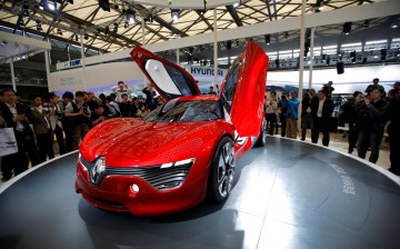 Visitors look at a Renault electric concept car at the Shanghai Auto Show. The company seeks to catch up with its competitors in the world’s biggest auto market. 