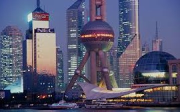 Shanghai expands its global clout by attracting more foreign experts into the city.