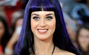 Katy Perry announces her Shanghai concert over Sina Weibo.