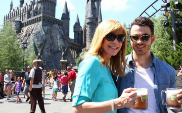 Leeza Gibbons, Kevin Jonas