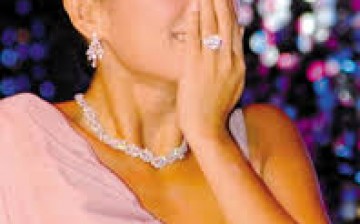 Actress Zhang Ziyi flaunts her 9.15-carat diamond engagement ring.