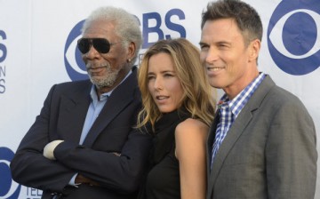 Téa Leoni with Morgan Freeman and and Tim Daly in 2011.