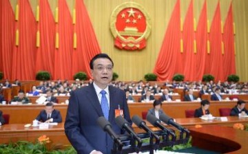 Premier Li Keqiang addresses the session of the 12th National People's Congress.