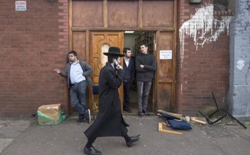 Six arrested after an attack in a London synagogue