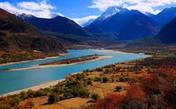 Nyingchi's Yarlung Zangbo River is a top tourist destination in the region.