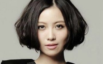 Chinese singer Bella (Yao Beina) passed away on Jan. 16, 2015, at the age of 34. The singer died of breast cancer after a three-year battle.