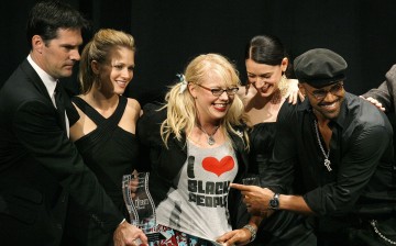 Cast members Thomas Gibson, A.J. Cook, Kirsten Vangsness, Paget Brewster and Shemar Moore pose after accepting the Favorite Drama Ensemble award for 