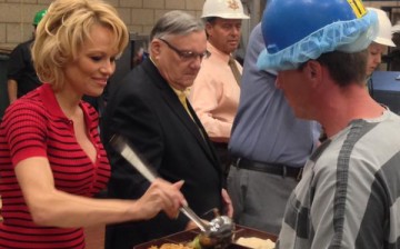 Pamela Anderson (L) and Sheriff Joe Arpaio (C)