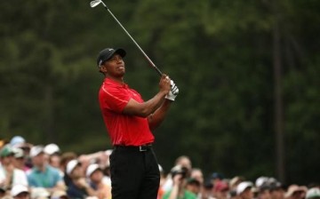 Tiger Woods injures wrist while playing at 2015 Masters tournament