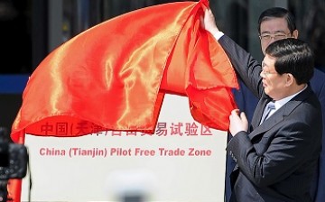 Tianjin municipal mayor and acting Communist Party Secretary Huang at an unveiling ceremony held on April 21, 2015, in Tianjin municipality for the China (Tianjin) Pilot Free Trade Zone.