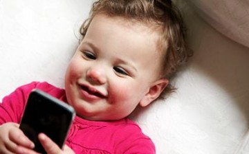 baby using smartphone