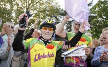 centenarian wins bicycle race