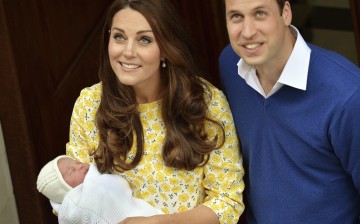 Britain's Prince William and his wife Catherine, Duchess of Cambridge, appear with their baby daughter outside the Lindo Wing of St Mary's Hospital, in London, Britain May 2, 2015. The Duchess of Cambridge, gave birth to a girl on Saturday, the couple's s