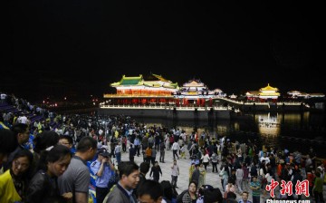 Large crowds of tourists watch the multimedia laser light show 