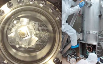 The force sensor is placed in the middle of an ultra-high vacuum chamber. (Right) Researchers work on Cannex.