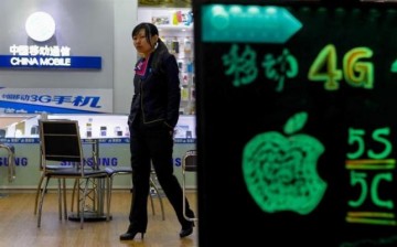 Apple logo outside China Mobile store 