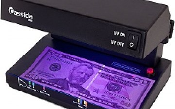 The money detector uses powerful UV illumination to make the security thread visible on even the most worn or faded bills.