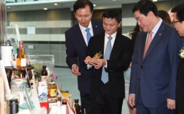 Alibaba Group head Jack Ma looks at Korean food products in a T Center in southern Seoul after launching Alibaba’s online shopping platform in South Korea.