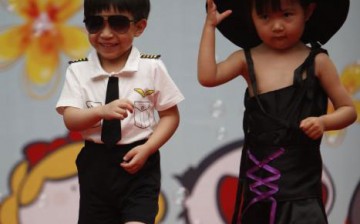 Photo taken on May 29, 2015 shows children at Beijing's Donghuamen Kindergarten putting on a fashion show to celebrate the upcoming Children's Day on June 1.