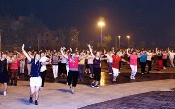 Dancing in public plaza is a common sight in many Chinese cities. 