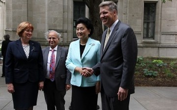 Chinese Vice Premier Liu Yandong with officials from the University of Pittsburgh.