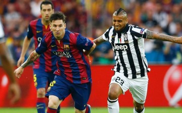 Barca's Lionel Messi (L) and Juventus' Arturo Vidal