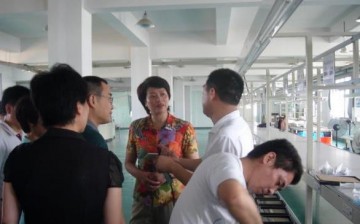 Party Secretary Bao Xiuying of Kaihua County visits Zhejiang Jinshilang Photoelectric factory in Hangzhou City.