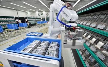 Robots with intelligent sensors examine the products in a warehouse.