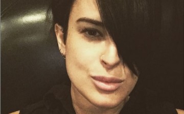 Rumer Willis Sports New Pixie Cut