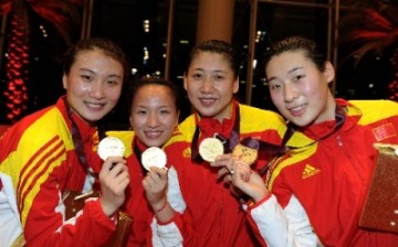 Xu Anqi, Yin Mingfang, Sun Yujie and Tang Yiling show off their gold medals at the Epee World Cup in Doha, Qatar, on Jan. 21, 2013.