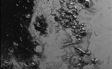 A newly discovered mountain range lies near the southwestern margin of Pluto’s heart-shaped Tombaugh Regio (Tombaugh Region), situated between bright, icy plains and dark, heavily-cratered terrain. 
