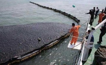 China's Oceanic Administration headed the clean-up of Bohai Bay during the oil spill in 2011. 
