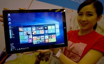 A Microsoft staff shows the interface of the new Windows 10 operating system on July 29.