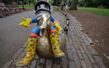 The travelling, hitchhiking robot, hitchBOT was destroyed in Philadelphia after starting its US tour in Massachusetts.