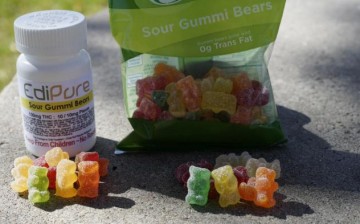 cannabis-infused gummy bears (L), regular gummy bears (R)