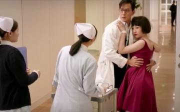 Nurses catch the two main leads in an awkward situation.